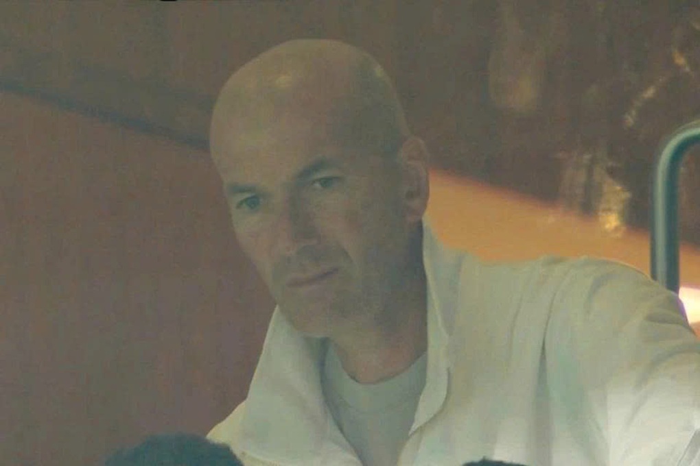 Zinedine Zidane bất lực trên khán đài, chứng kiến con trai bị Messi làm khổ - 1 Zinedine Zidane bất lực trên khán đài, chứng kiến con trai bị Messi làm khổ - 1