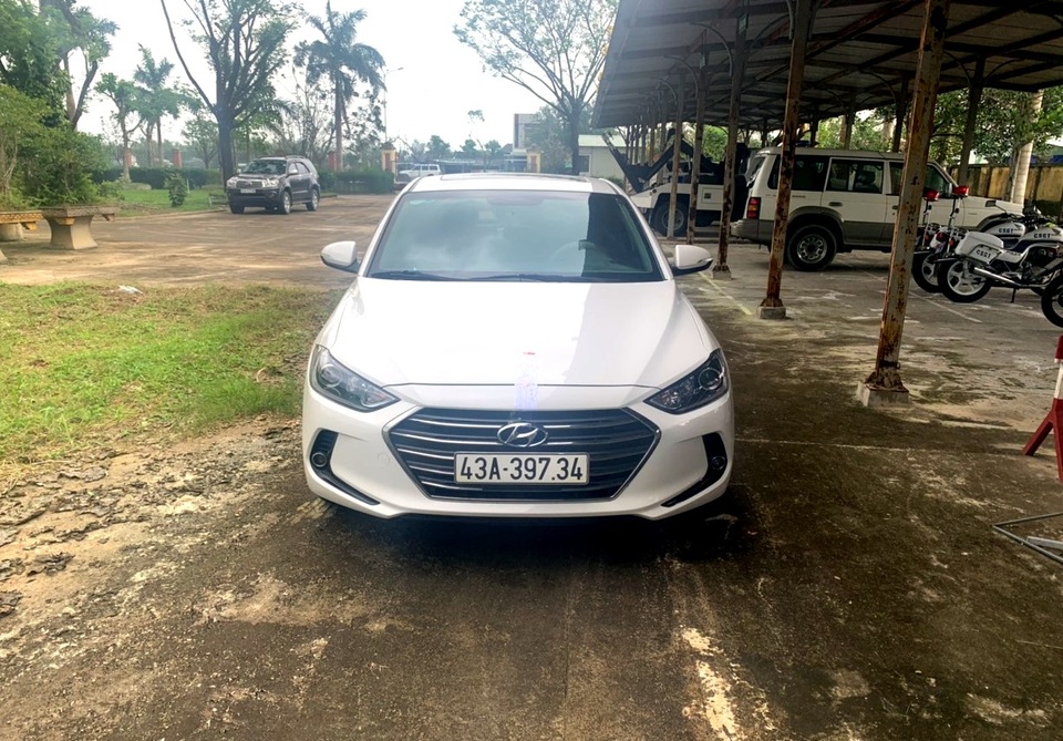 Tài xế để xe lại rồi bỏ đi, quyết không chịu đo nồng độ cồn - 1 Tài xế để xe lại rồi bỏ đi, quyết không chịu đo nồng độ cồn - 1