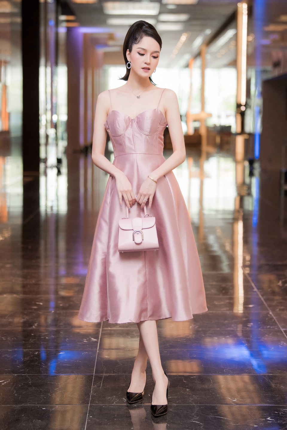 Ngẩn ngơ nhan sắc Á hậu Hoàng Anh sau khi sinh con thứ 2 - 6 Ngẩn ngơ nhan sắc Á hậu Hoàng Anh sau khi sinh con thứ 2 - 6