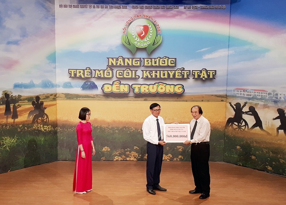 Ủng hộ người khuyết tật, trẻ mồ côi hơn 5 tỉ đồng - 1 Ủng hộ người khuyết tật, trẻ mồ côi hơn 5 tỉ đồng - 1