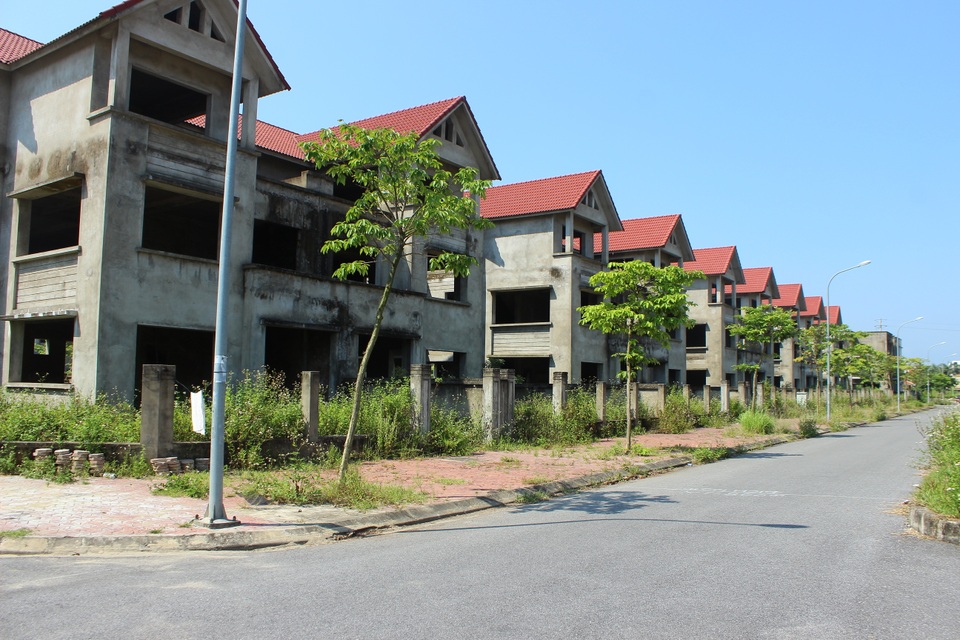 Hà Tĩnh: Hàng chục căn biệt thự hạng sang bỏ hoang giữa lòng thành phố - 2 Hà Tĩnh: Hàng chục căn biệt thự hạng sang bỏ hoang giữa lòng thành phố - 2