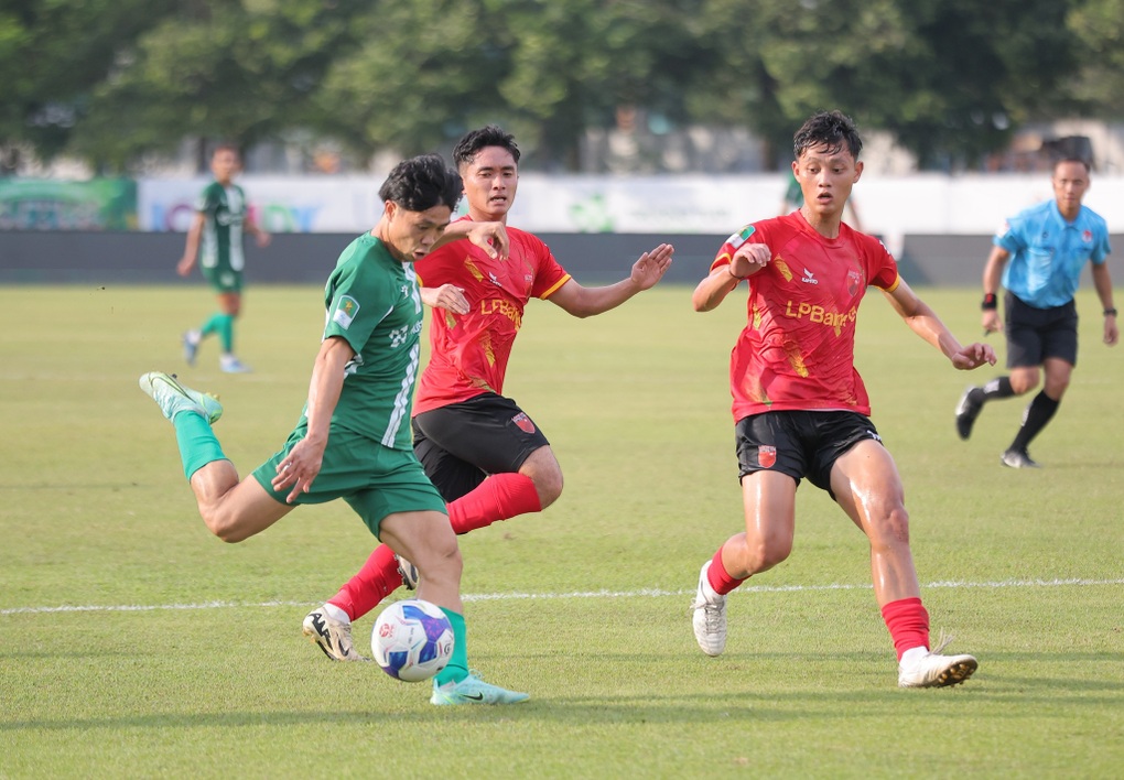 Công Phượng nói gì về hành động nghĩa hiệp với đàn em? - 2 Công Phượng nói gì về hành động nghĩa hiệp với đàn em? - 2