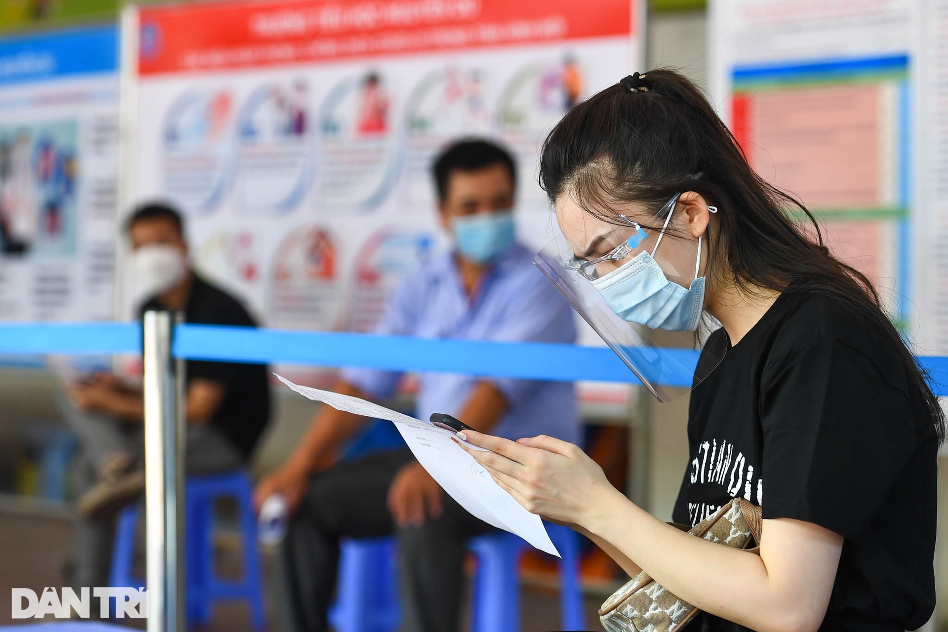 100 công dân đầu tiên ở Hà Nội được tiêm vắc xin theo đăng ký hộ gia đình - 14 100 công dân đầu tiên ở Hà Nội được tiêm vắc xin theo đăng ký hộ gia đình - 14