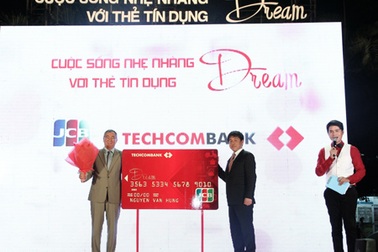 Techcombank ra mắt thẻ tín dụng cho khách hàng có thu nhập từ 4 triệu đồng/tháng