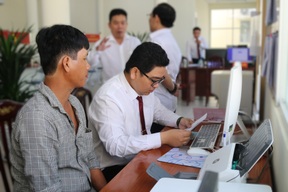 Chủ tịch UBND cấp xã được ủy quyền cho công chức thực hiện chứng thực