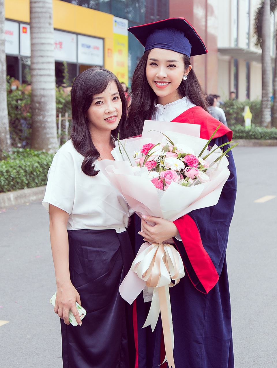 Á hậu Thúy An xinh đẹp rạng rỡ trong lễ tốt nghiệp đại học - 6 Á hậu Thúy An xinh đẹp rạng rỡ trong lễ tốt nghiệp đại học - 6