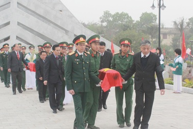 An táng 48 liệt sĩ quân tình nguyện Việt Nam hy sinh tại Lào