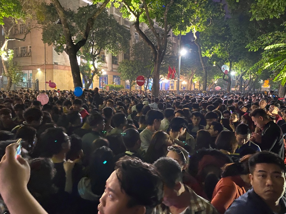 Biển người hân hoan chào năm mới 2020 - 15 Biển người hân hoan chào năm mới 2020 - 15
