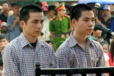 Sát hại dã man cả gia đình, thay nhau hiếp dâm bé gái