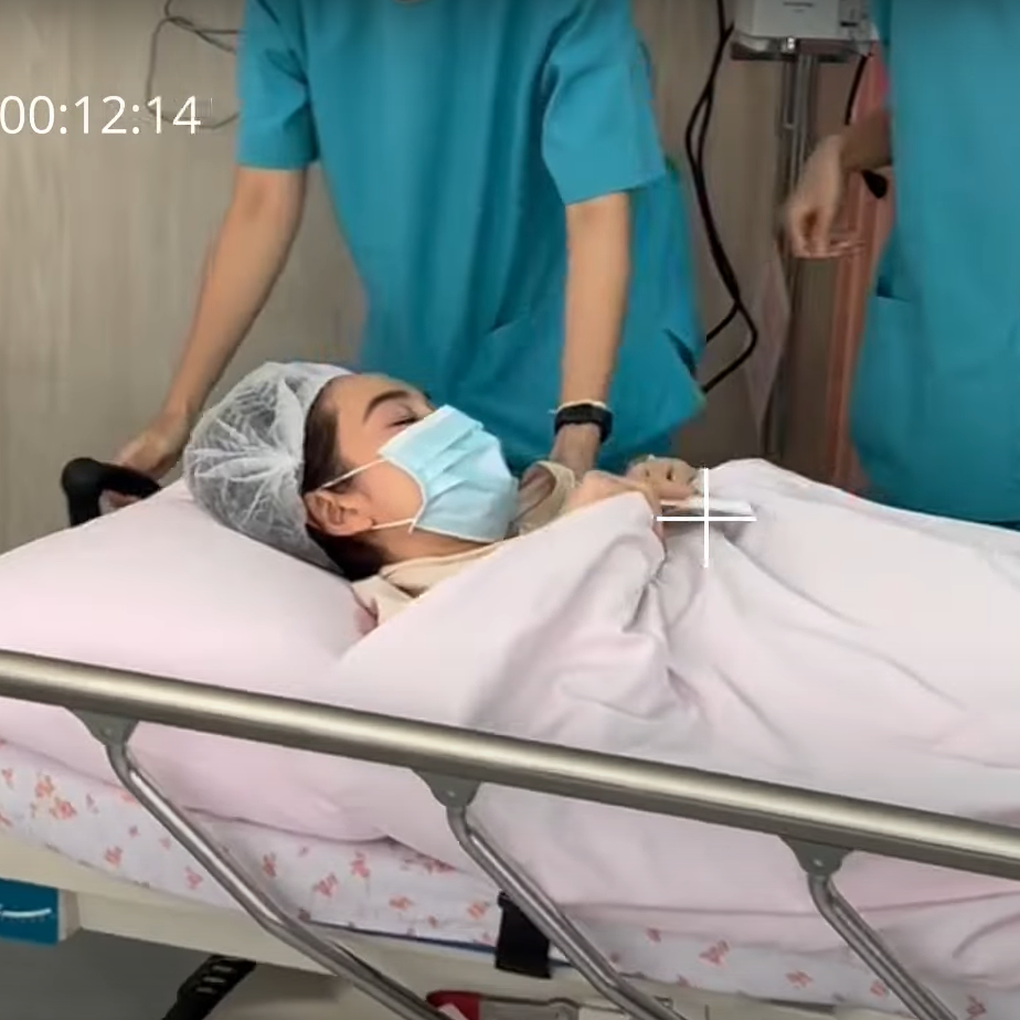 Minh Hằng bật khóc hé lộ có thai con đầu lòng nhờ thụ tinh trong ống nghiệm - 2 Minh Hằng bật khóc hé lộ có thai con đầu lòng nhờ thụ tinh trong ống nghiệm - 2