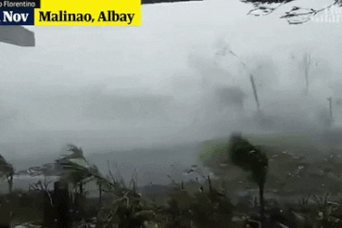 Bão Vamco càn quét Phillippines, Manila tê liệt trong “biển” nước