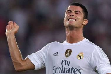 Coi thường FIFA ra mặt, C.Ronaldo lại bỏ dở buổi phỏng vấn