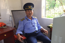 Nhân viên đường sắt cứu người rơi xuống sông Lục Nam