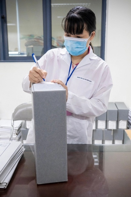 Những người giữ "ký ức" đất nước qua hàng triệu trang tài liệu