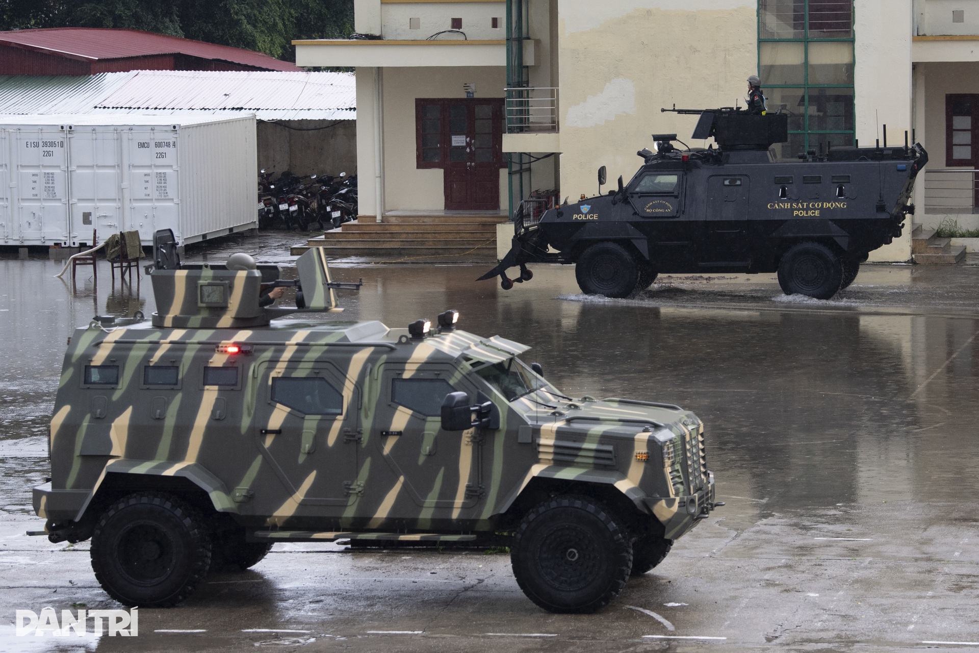 Cảnh sát gìn giữ hòa bình diễn tập đánh bắt khủng bố, hộ tống yếu nhân - 7