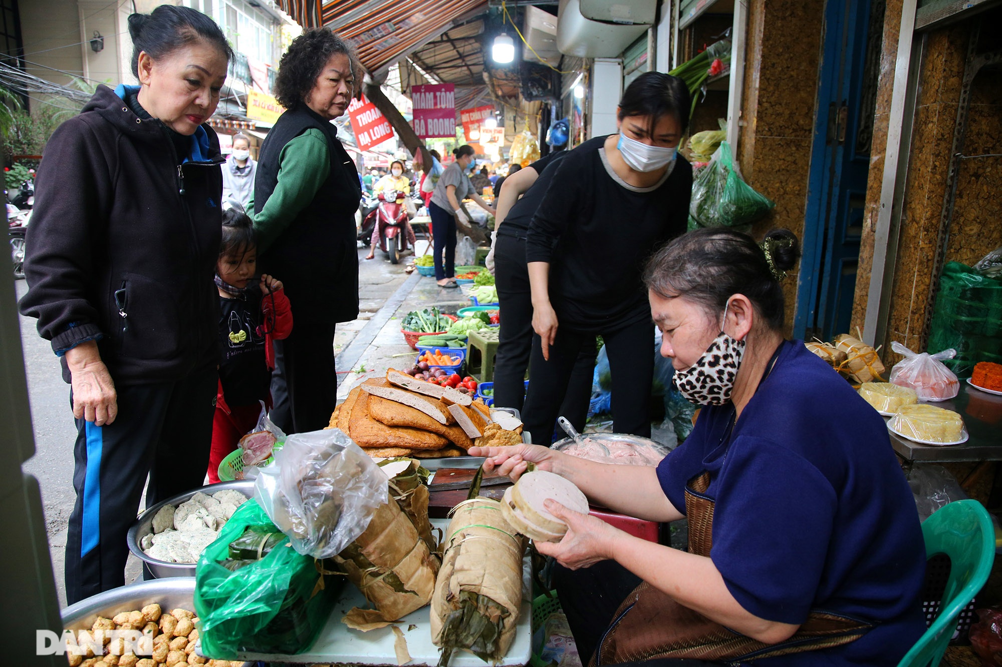 Chợ Hàng Bè sôi động ngày rằm tháng Giêng dù dịch Covid-19 hoành hành - 14 Chợ Hàng Bè sôi động ngày rằm tháng Giêng dù dịch Covid-19 hoành hành - 14