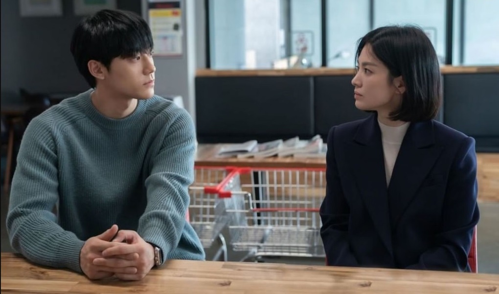 Điều chưa biết về người tình kém 14 tuổi của Song Hye Kyo trong The Glory - 2 Điều chưa biết về người tình kém 14 tuổi của Song Hye Kyo trong The Glory - 2