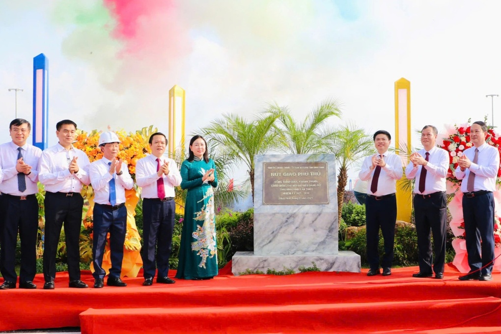 Khánh thành loạt công trình chào mừng Đại hội Đảng bộ tỉnh Ninh Bình - 2 Khánh thành loạt công trình chào mừng Đại hội Đảng bộ tỉnh Ninh Bình - 2