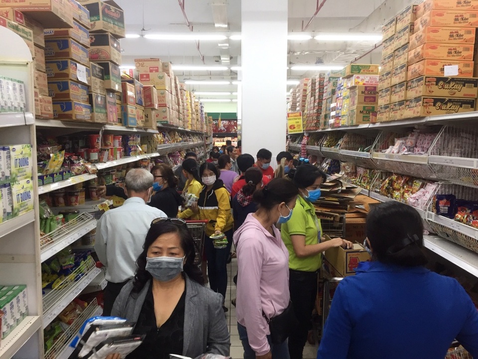 Hàng hóa ở nhiều thành phố lớn vẫn dồi dào, người dân không cần tích trữ - 1 Hàng hóa ở nhiều thành phố lớn vẫn dồi dào, người dân không cần tích trữ - 1