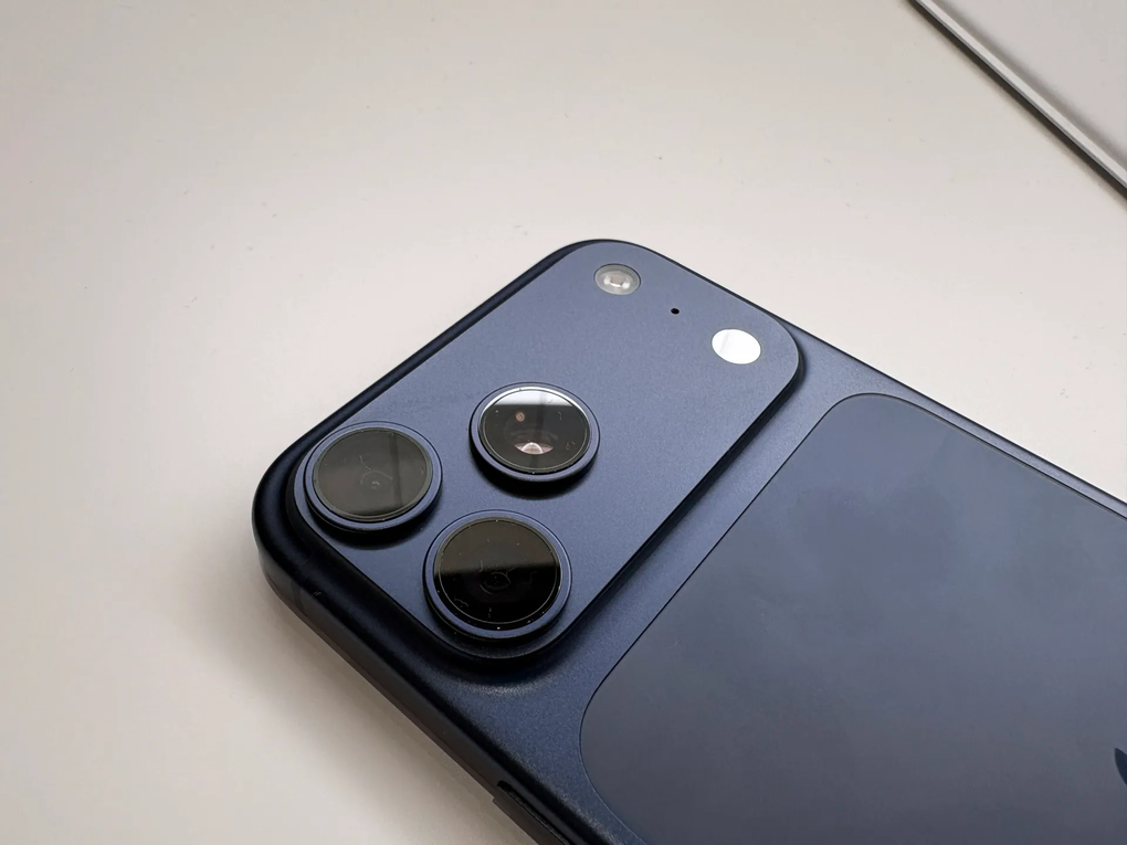 Trên tay iPhone Air siêu mỏng và iPhone 17 Pro thiết kế mới - 13 Trên tay iPhone Air siêu mỏng và iPhone 17 Pro thiết kế mới - 13