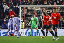 Thắng trận đầu tiên năm 2022, Barcelona áp sát top 4 La Liga