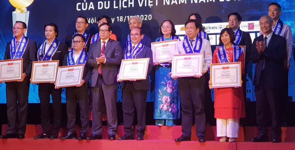 Vinh danh 284 doanh nghiệp, cá nhân tiêu biểu ngành du lịch - 1 Vinh danh 284 doanh nghiệp, cá nhân tiêu biểu ngành du lịch - 1