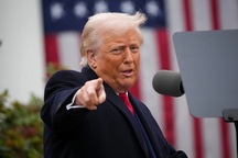 Ông Trump tuyên bố sẽ áp thêm thuế 50% với Trung Quốc