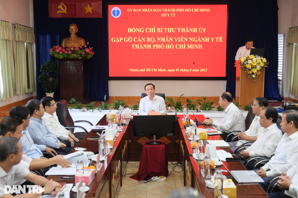 Thêm cán bộ quản lý y tế xin nghỉ việc: Giám đốc Sở Y tế TPHCM nói gì? - 1 Thêm cán bộ quản lý y tế xin nghỉ việc: Giám đốc Sở Y tế TPHCM nói gì? - 1