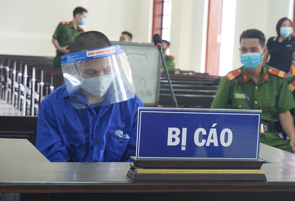 Mẹ con chủ quán bi-a lĩnh trận mưa dao của tên trộm trốn trong nhà tắm - 2 Mẹ con chủ quán bi-a lĩnh trận mưa dao của tên trộm trốn trong nhà tắm - 2