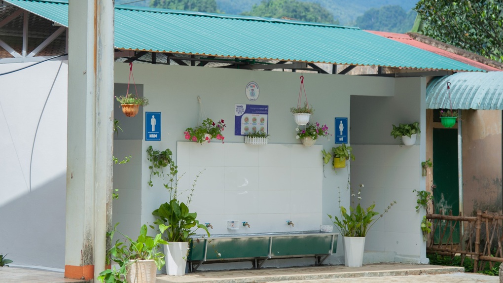 Long Châu và đối tác chung tay mang môi trường học sạch sẽ đến học sinh vùng cao - 2 Long Châu và đối tác chung tay mang môi trường học sạch sẽ đến học sinh vùng cao - 2