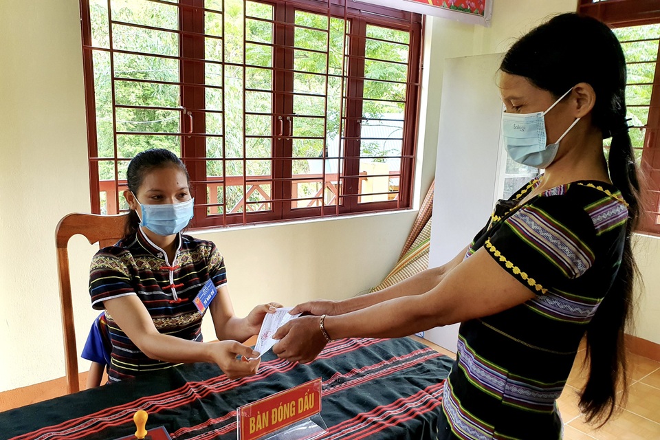 Cử tri 6 xã biên giới Quảng Nam nô nức đi bầu cử sớm - 7 Cử tri 6 xã biên giới Quảng Nam nô nức đi bầu cử sớm - 7