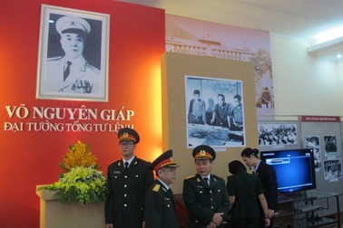 Xúc động khi ngắm những bức ảnh quý về Đại Tướng Võ Nguyên Giáp