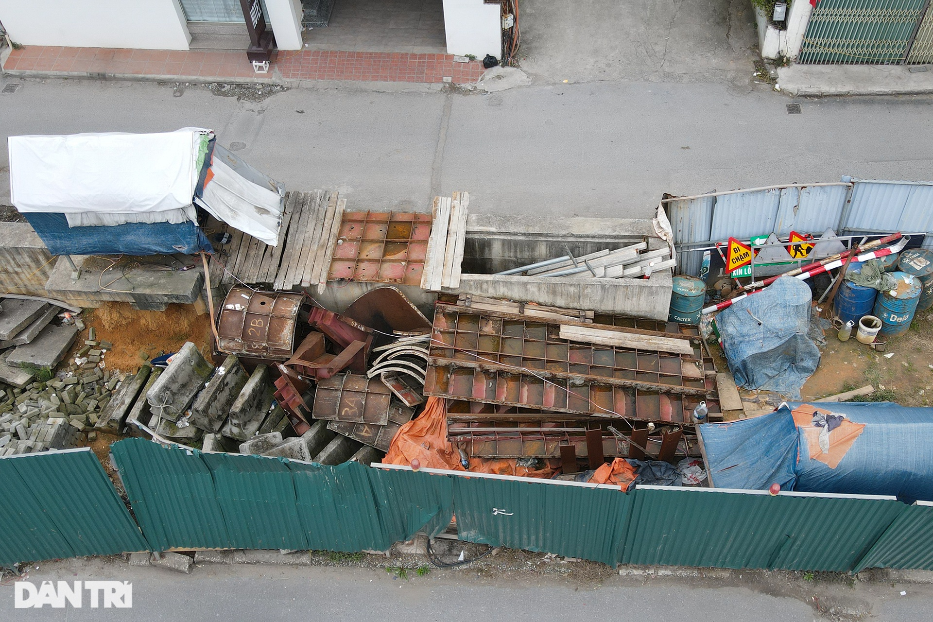 Cận cảnh loạt công trình giao thông xây dựng chậm tiến độ tại Hà Nội - 11 Cận cảnh loạt công trình giao thông xây dựng chậm tiến độ tại Hà Nội - 11