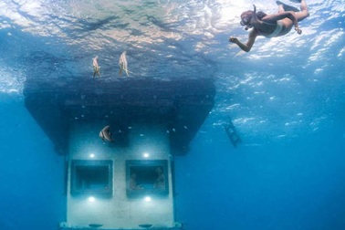 Thăm khách sạn dưới nước đầu tiên tại châu Phi