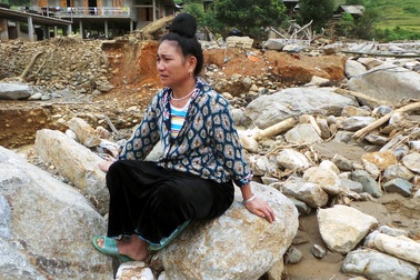 “Lũ quét như con mãnh thú chồm xuống cuốn phăng nhà đi!”