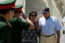 Bộ trưởng Quốc phòng Mỹ thăm vịnh Cam Ranh