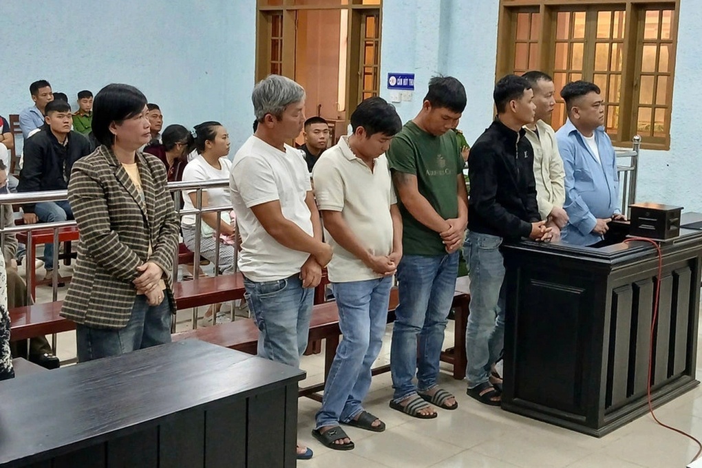 Tuyên án nhóm đối tượng uy hiếp cảnh sát giao thông, lừa hàng chục tài xế - 1 Tuyên án nhóm đối tượng uy hiếp cảnh sát giao thông, lừa hàng chục tài xế - 1