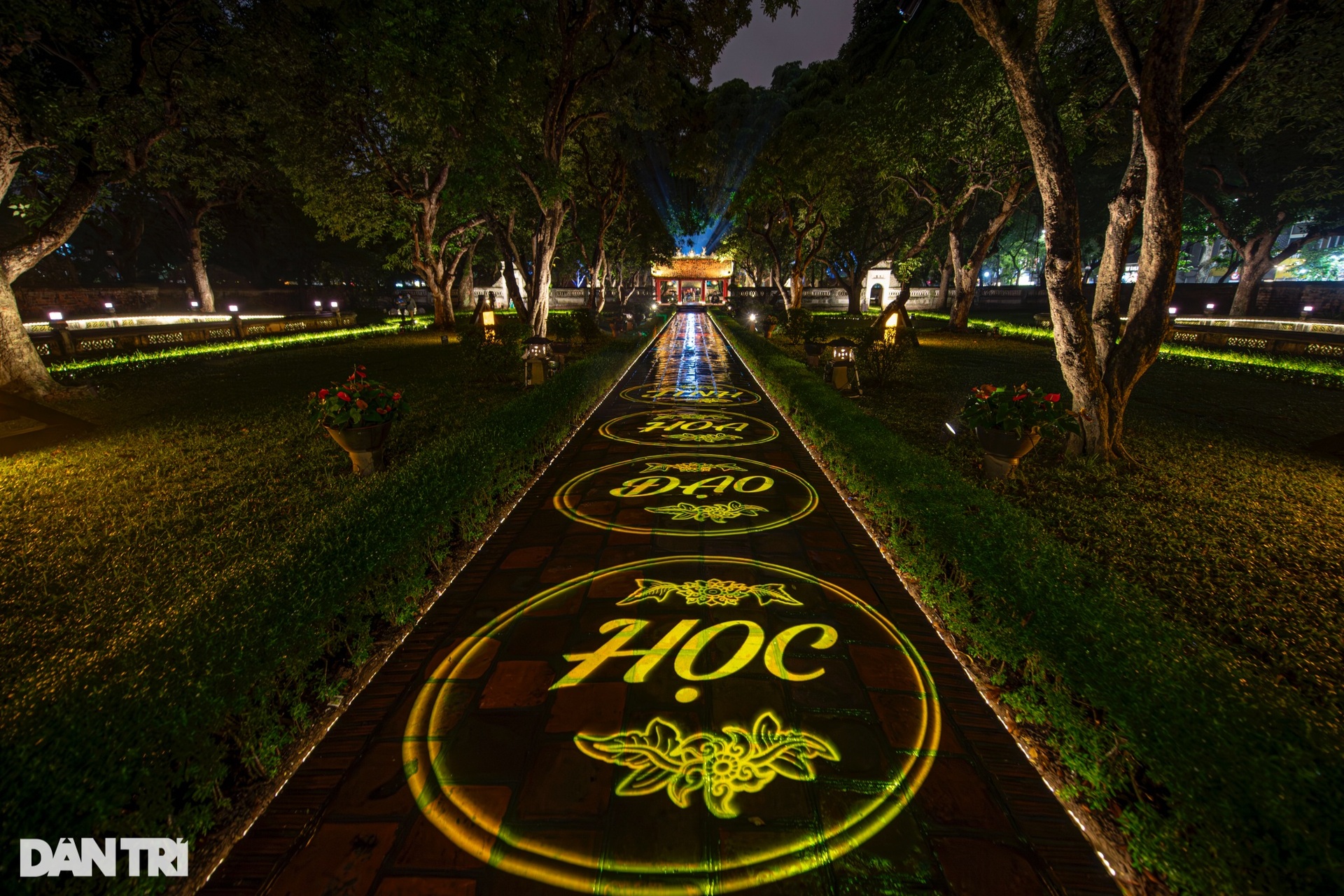Văn Miếu - Quốc Tử Giám huyền ảo trong tour đêm Tinh hoa đạo học - 3 Văn Miếu - Quốc Tử Giám huyền ảo trong tour đêm Tinh hoa đạo học - 3