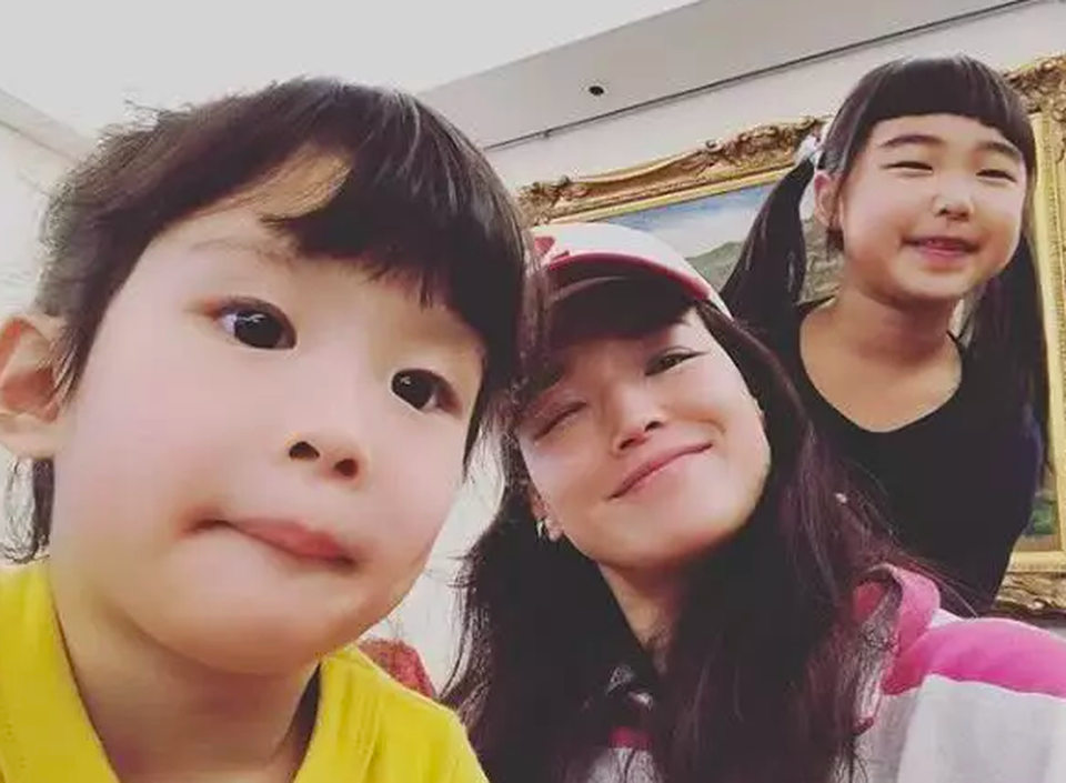 Cuộc sống không con cái của vợ chồng Thư Kỳ - 11 Cuộc sống không con cái của vợ chồng Thư Kỳ - 11