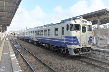 Nhập 37 toa tàu cũ: Hiện đại hóa ngành đường sắt bằng... hàng loại?