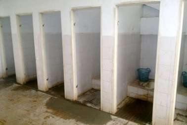 Nỗi sợ nhà vệ sinh trường học