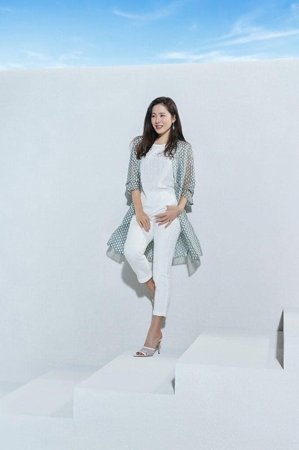 Hai chị đẹp Song Hye Kyo và Son Ye Jin đọ sắc khi làm người mẫu - 12 Hai chị đẹp Song Hye Kyo và Son Ye Jin đọ sắc khi làm người mẫu - 12