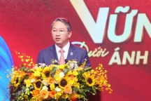 “Đằng sau mỗi dự án luật là những buổi làm việc thâu đêm, xuyên lễ”