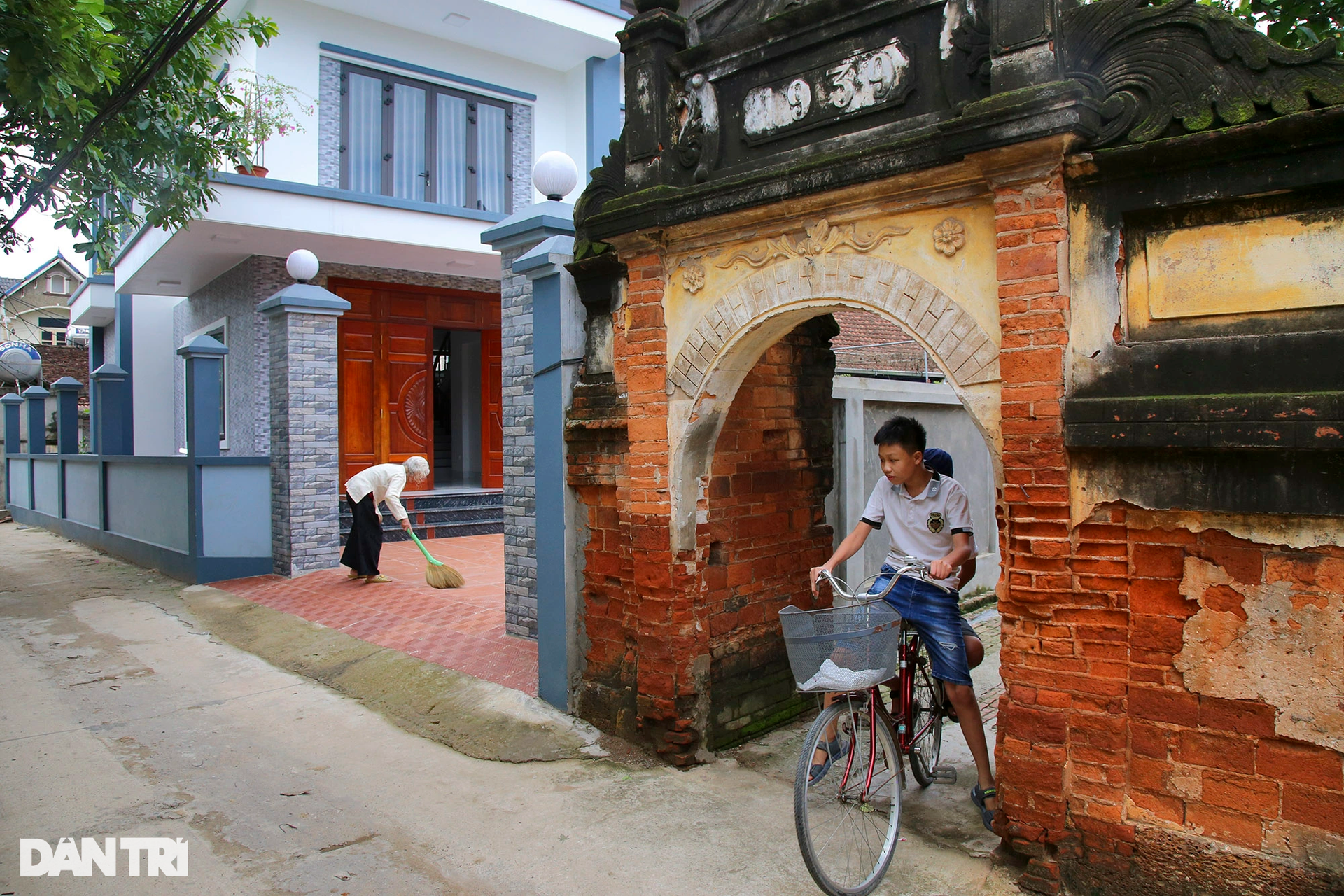 Những chiếc cổng trăm tuổi độc đẹp còn lại ở ngôi làng cổ tại Hà Nội - 4 Những chiếc cổng trăm tuổi độc đẹp còn lại ở ngôi làng cổ tại Hà Nội - 4