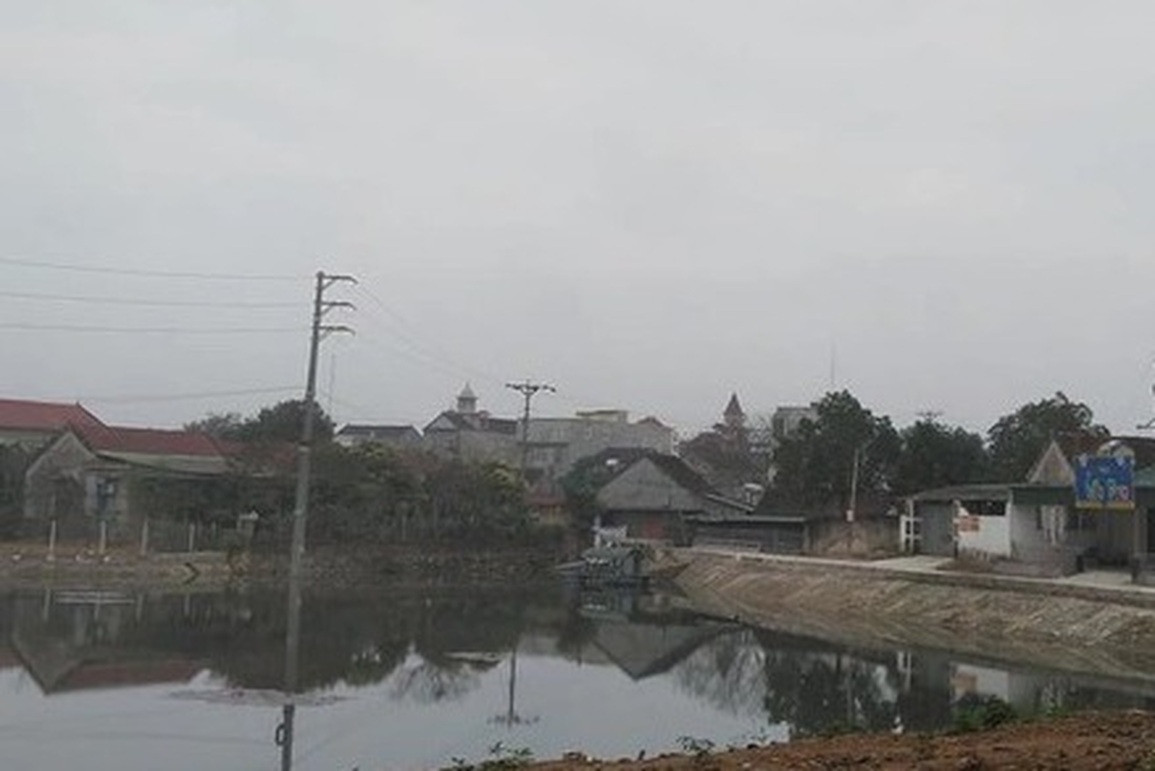 Cứu vợ con khỏi đuối nước, chồng tử vong thương tâm - 1 Cứu vợ con khỏi đuối nước, chồng tử vong thương tâm - 1