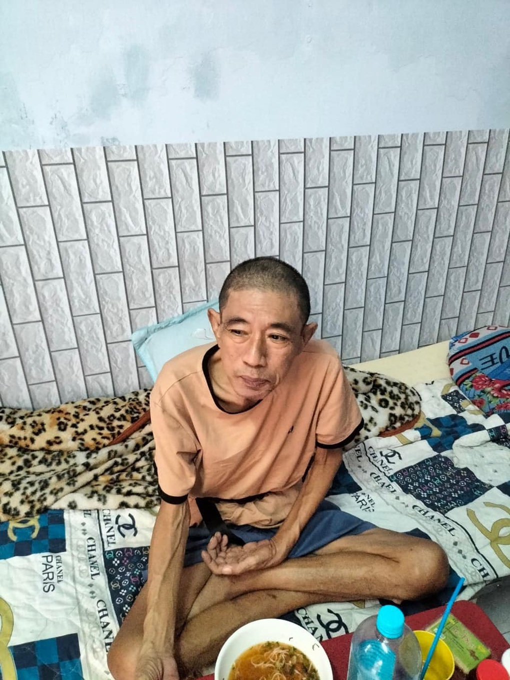 Nhạc sĩ Gánh hàng rong ung thư giai đoạn cuối, bệnh viện trả về - 1 Nhạc sĩ Gánh hàng rong ung thư giai đoạn cuối, bệnh viện trả về - 1
