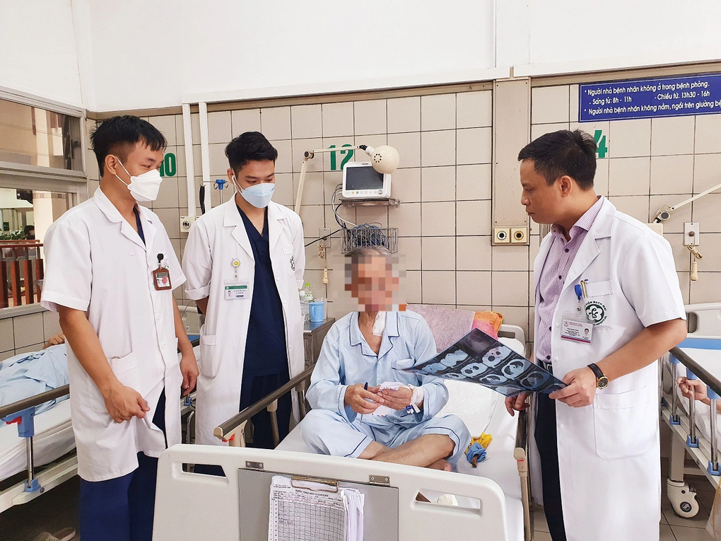 Tạo hình thực quản thành công cho bệnh nhân ung thư cao tuổi - 1 Tạo hình thực quản thành công cho bệnh nhân ung thư cao tuổi - 1