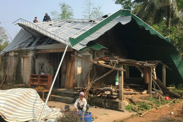 Mưa kèm theo lốc xoáy "cuốn bay" hơn 35 tỷ đồng ở huyện miền núi Nghệ An