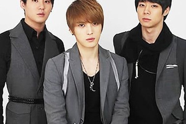 Công ty quản lý ba thành viên cũ của DBSK bị tố gian lận thương mại