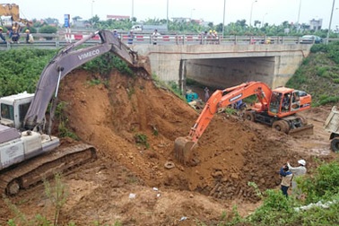 Lần thứ 9 vỡ đường ống dẫn nước sạch sông Đà